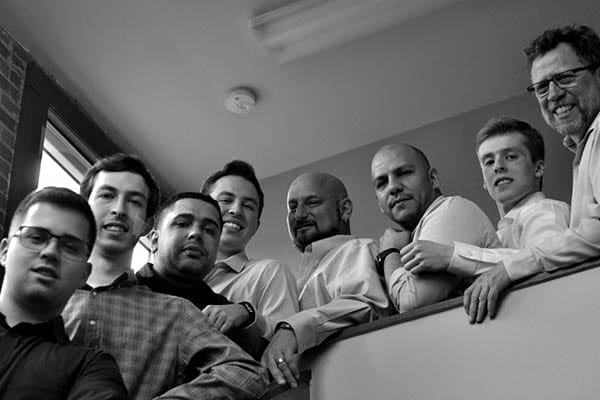 2-blackwhite-600x400-1